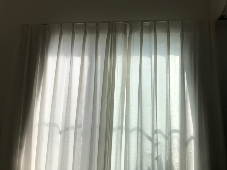 ニトリの視線カット・UVカットレースカーテン「Nナチュレシャイン」のレビュー、感想。2階リビングの外からの視線問題。 | 家しごと。