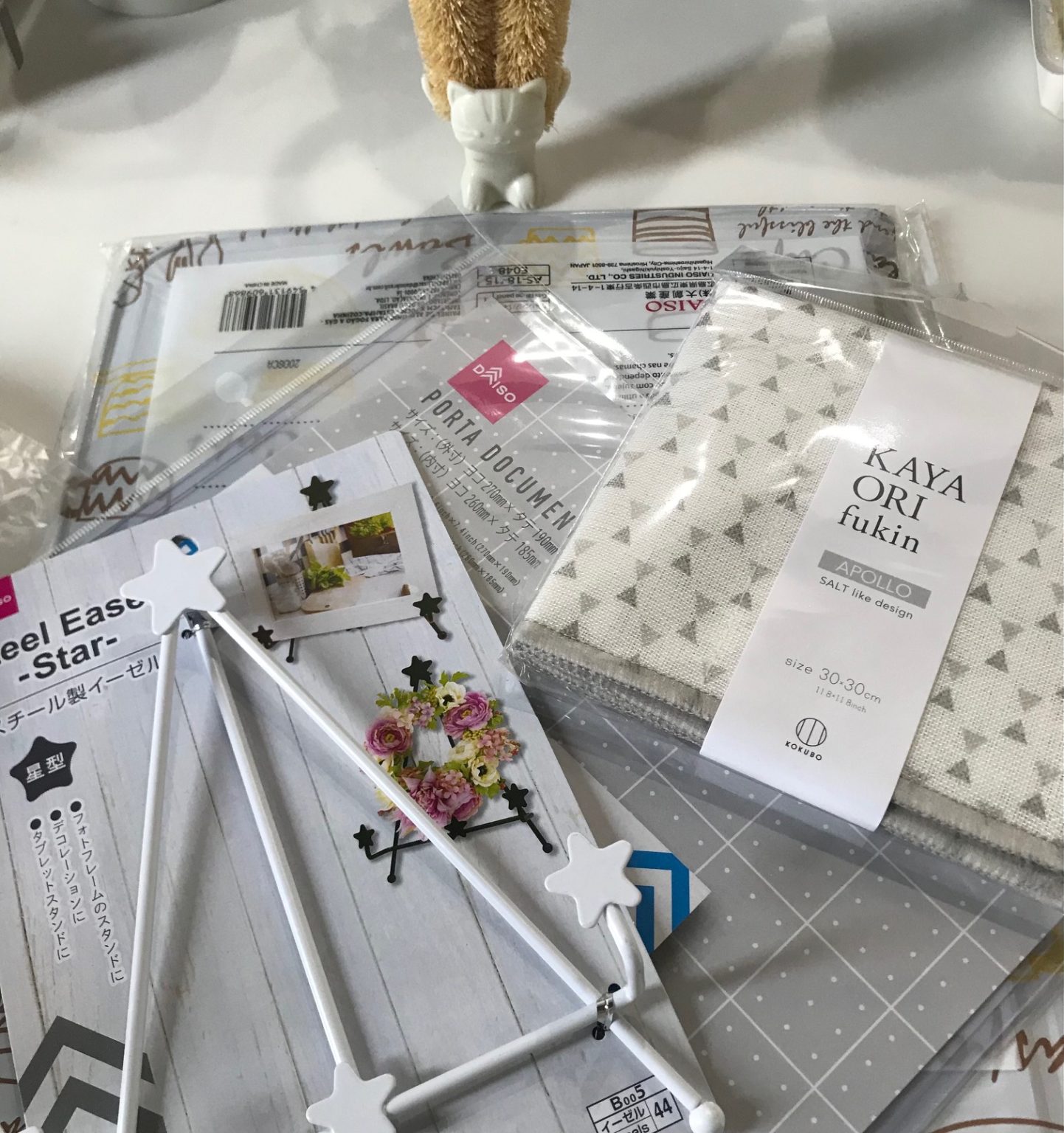 洗濯機横マグネットタオルバー ダイソーで発見 洗面台の水垢拭きのぞうきん掛けにぴったり 写真立て代わりのイーゼル等も 家しごと